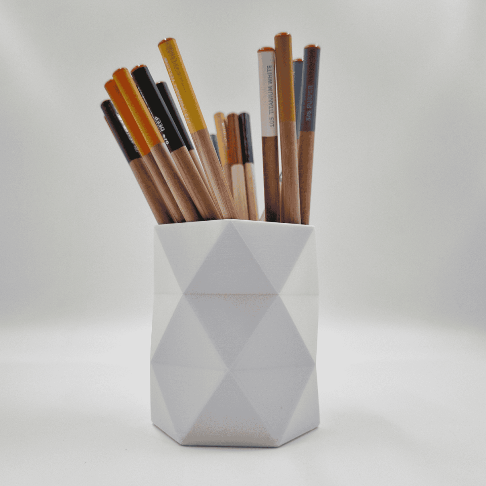 Geometrik Desenli Kalemlik Beyaz