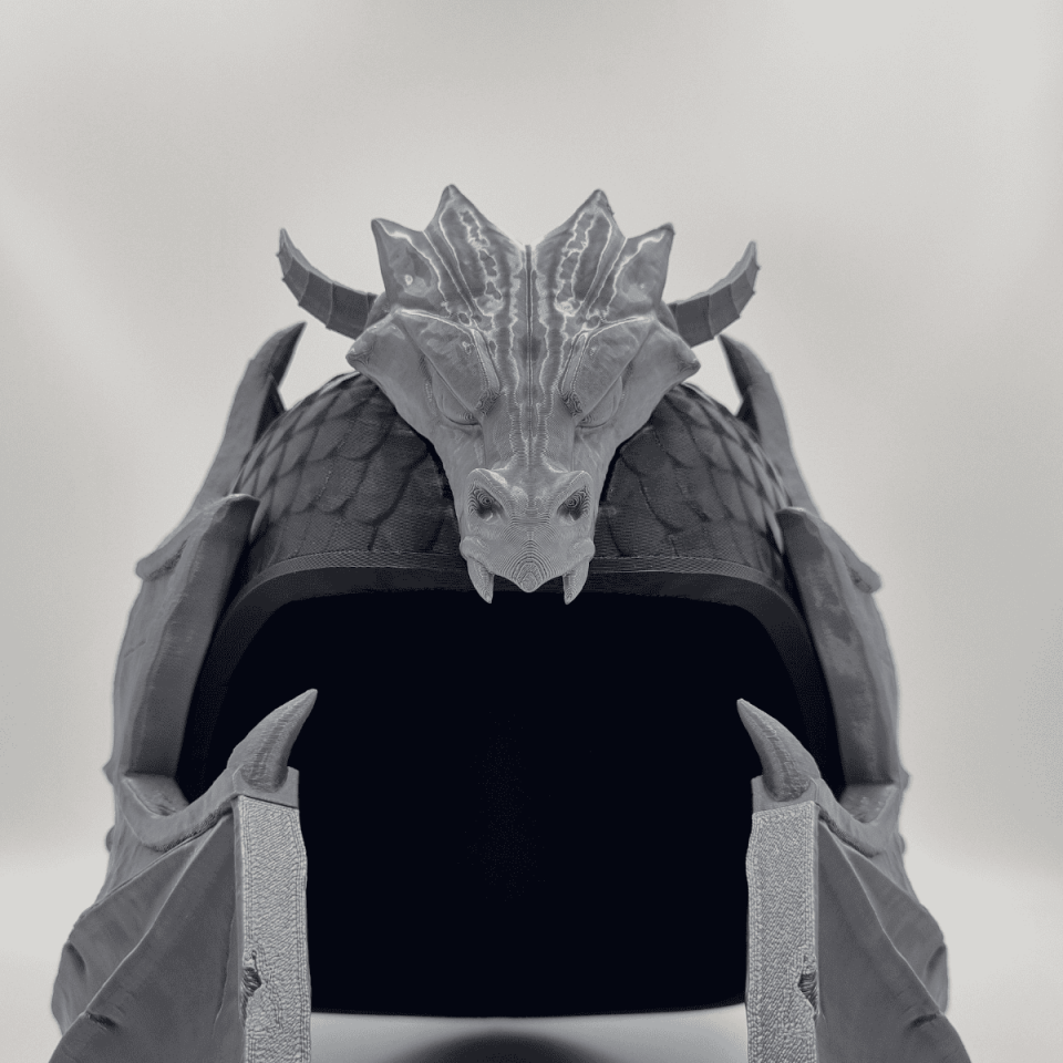 Ejderha Figürlü Kask