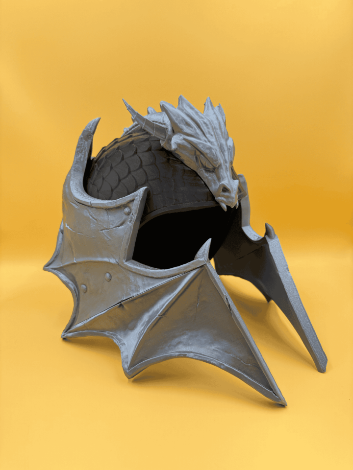 Ejderha Figürlü Kask