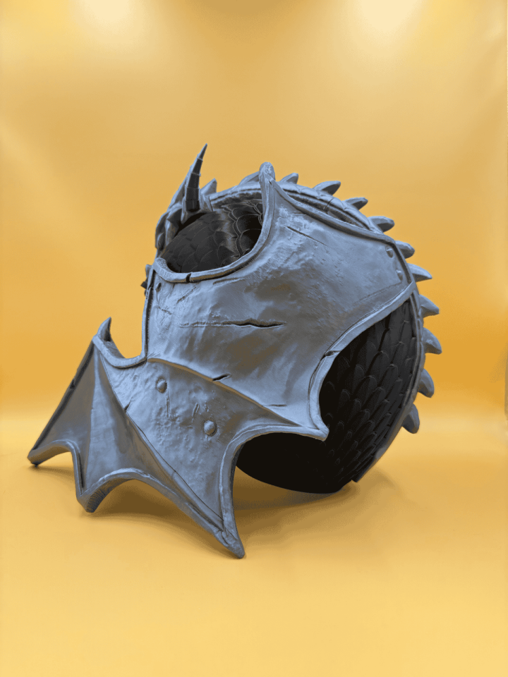 Ejderha Figürlü Kask