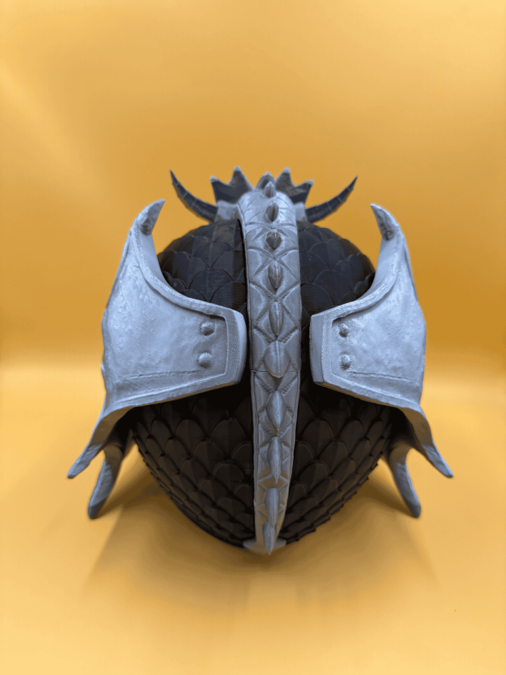 Ejderha Figürlü Kask