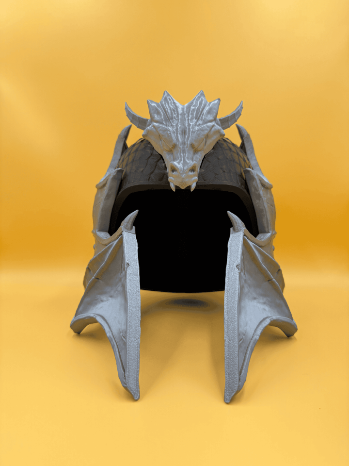 Ejderha Figürlü Kask