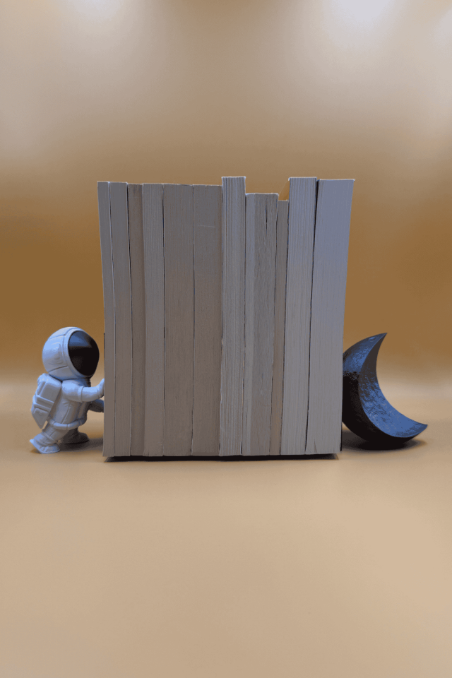 Astronot ve Ay Figürlü Kitap Standı