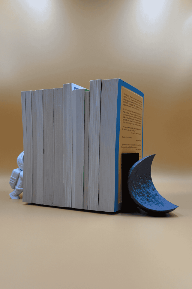 Astronot ve Ay Figürlü Kitap Standı