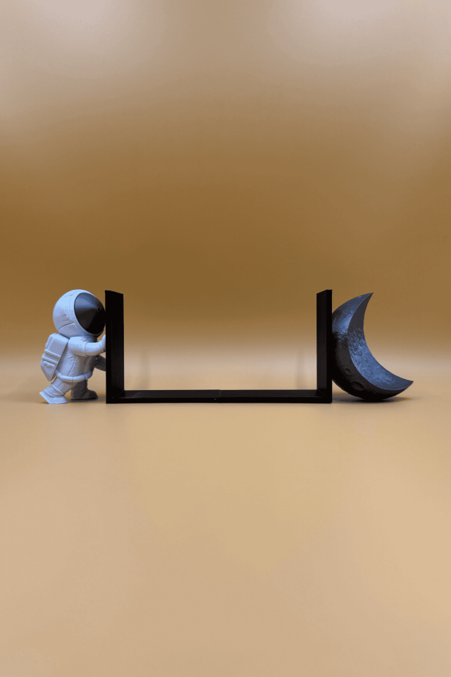 Astronot ve Ay Figürlü Kitap Standı