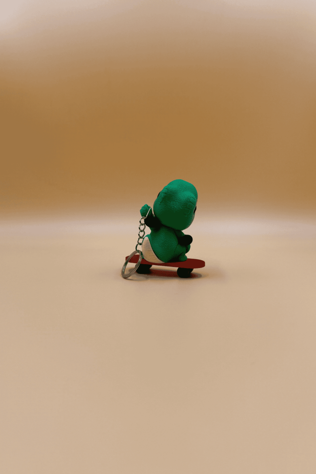 Kaykaylı Dino Anahtarlık